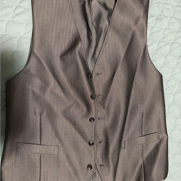 3 piece grey formal suit. - Picture 5 of 7